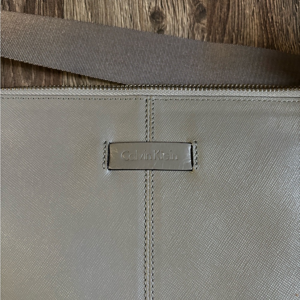 Calvin Klein Gray Leather Crossbody Bag - Picture 3 of 5